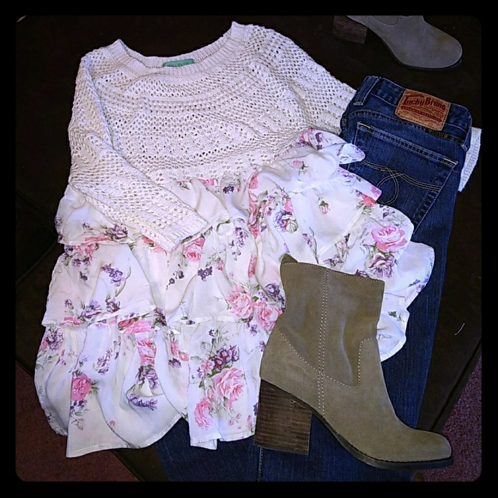 Crochet and flounce top